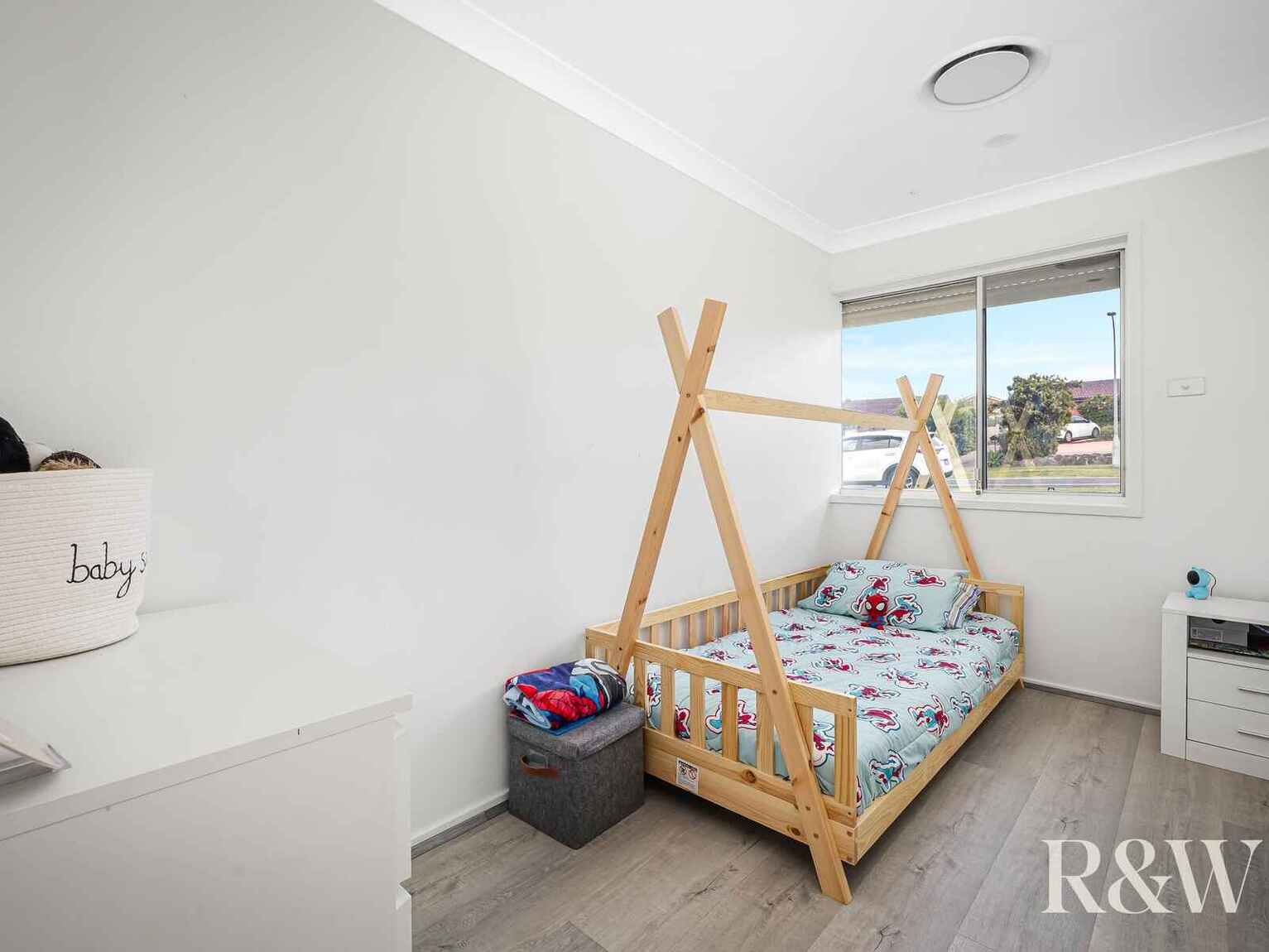 32 Endeavour Avenue St Clair