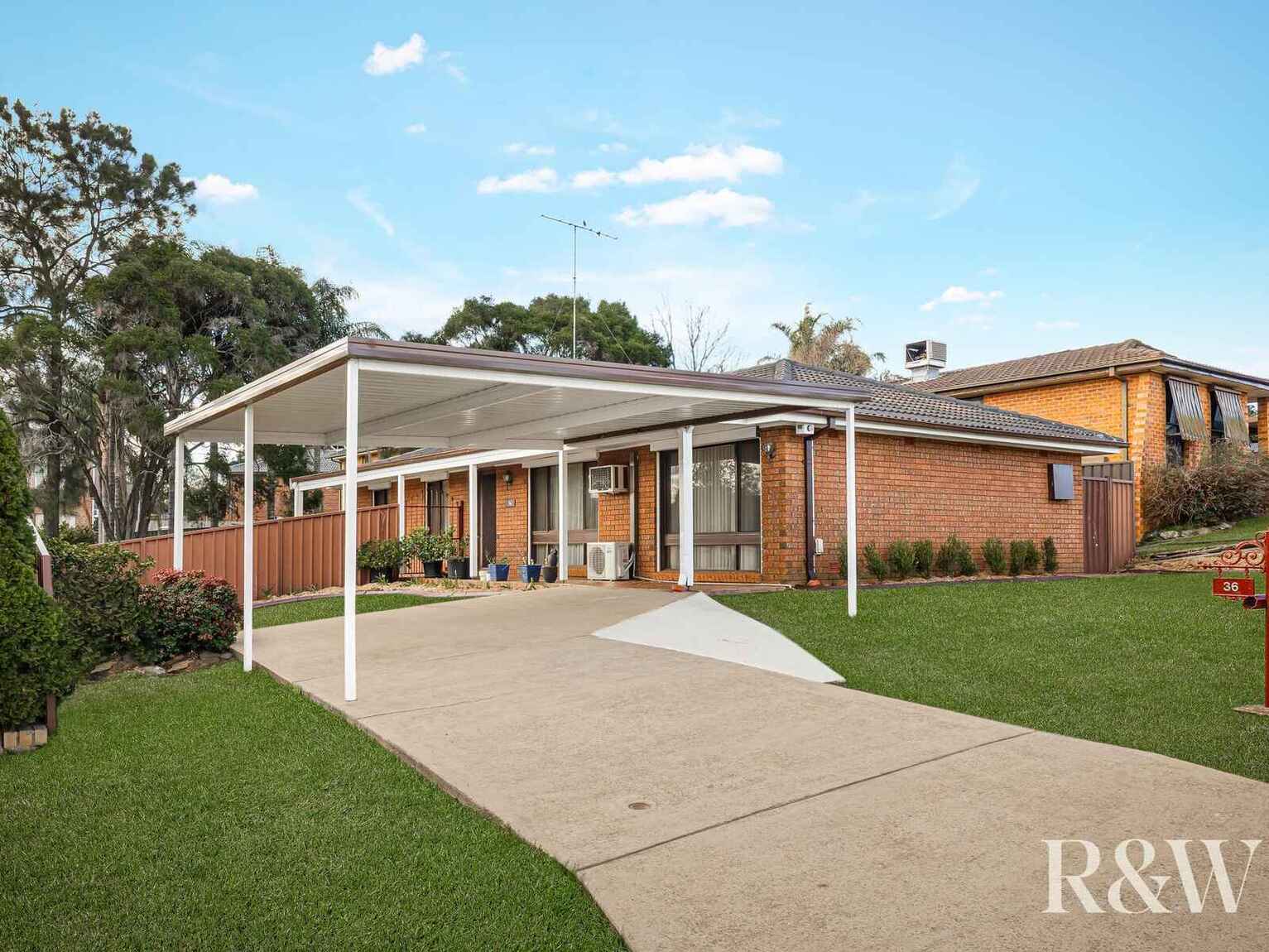 36 Explorers Way St Clair